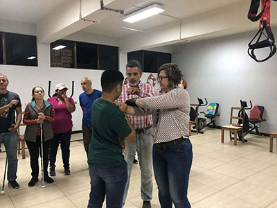 1Touch teacher setting up scenario where an attacker grabs the victim's throat