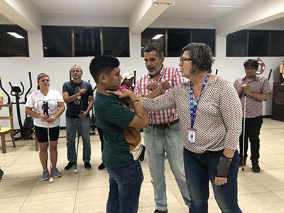 1Touch teacher demonstrating how to defend against an attack where an attacker grabs the victim's throat